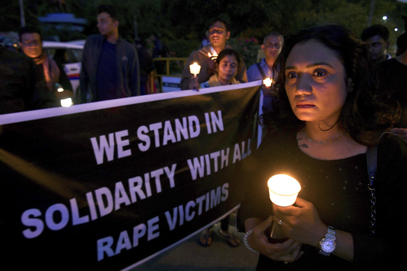 Protesty na ulicach Indii po brutalnym zgwałceniu i zabiciu 27-letniej kobiety w Hajdarabadzie /Manjunath KIRAN /AFP