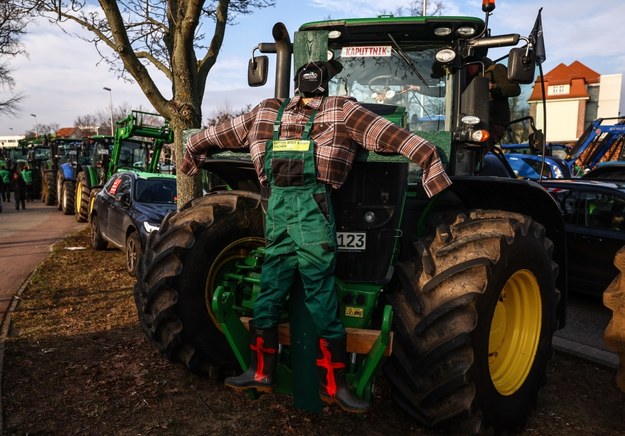 Protesty niemieckich rolników trwają od poniedziałku /FILIP SINGER /PAP/EPA
