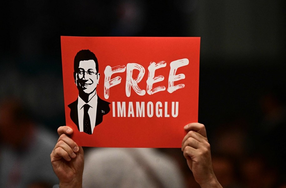 Protesty po aresztowaniu Imamoglu /TOBIAS SCHWARZ/AFP/East News /East News