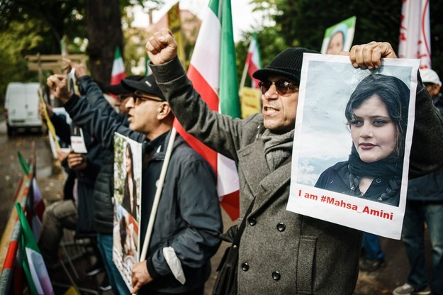 Protesty po śmierci Mahsy Amini /Clemens Bilan /PAP/EPA