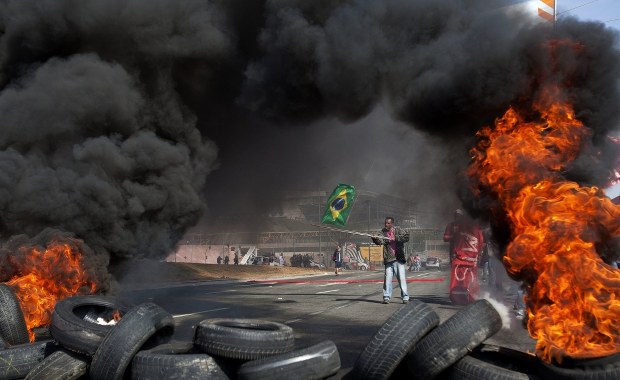 Protesty przeciwko mistrzostwom świata w piłce nożnej 