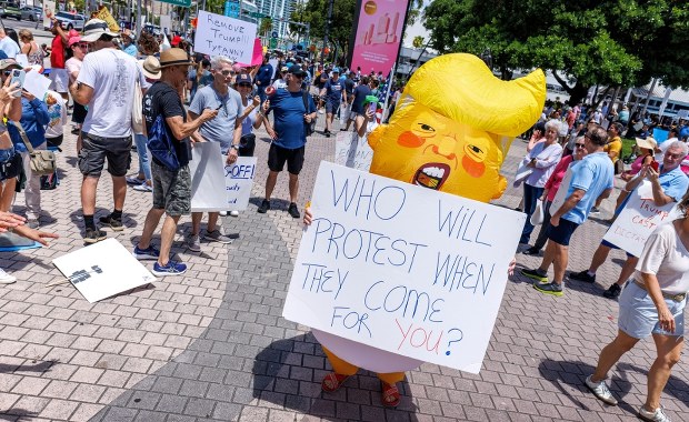 ​Protesty przeciwko Trumpowi przetoczyły się przez USA