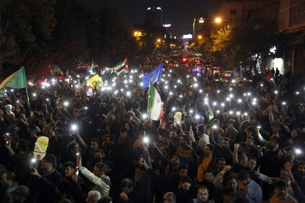 Protesty przed brytyjską ambasadą w Teheranie /Abedin Taherkenareh   /PAP/EPA