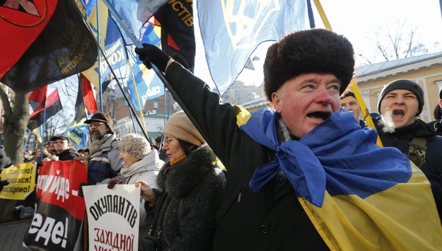 Protesty przed budynkiem ambasady RP w Kijowie / 	SERGEY DOLZHENKO    /PAP/EPA