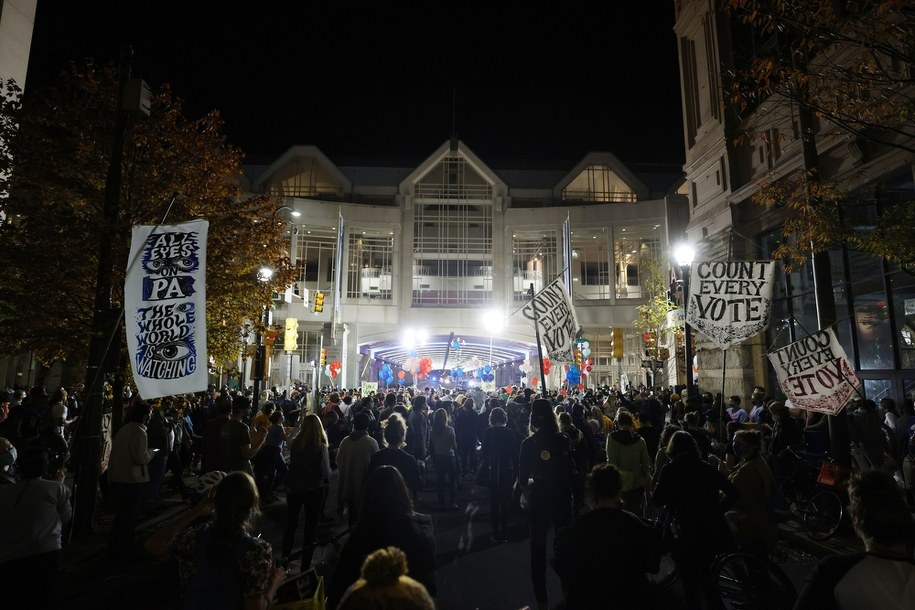 Protesty przed Convention Center w Filadelfii /JUSTIN LANE /PAP/EPA