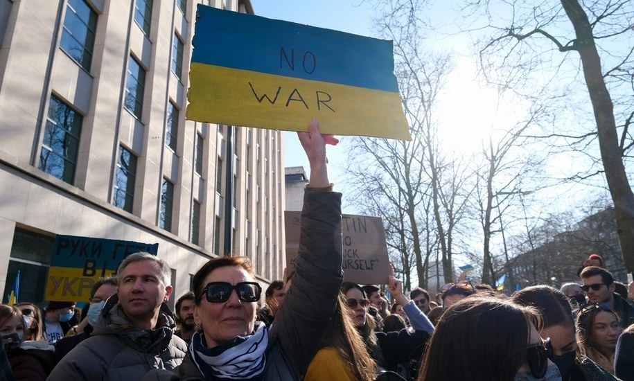 Protesty przed rosyjską ambasadą w Brukseli /Shutterstock