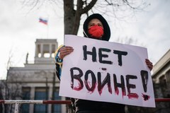 Protesty przed rosyjskimi ambasadami [GALERIA ZDJĘĆ]