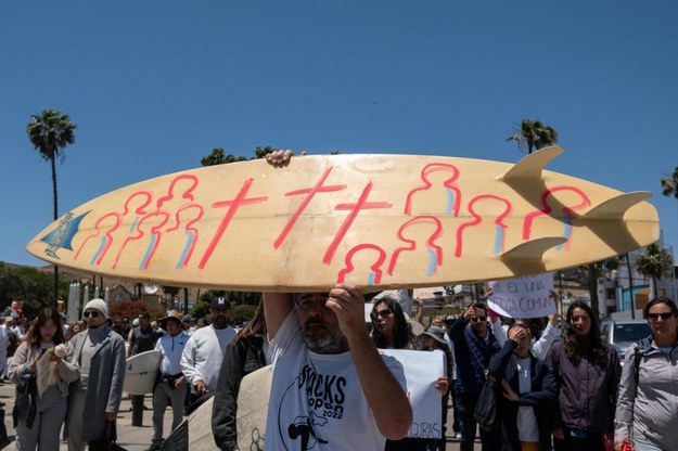 Protesty społeczności surferów w Meksyku po znalezieniu ciał zagranicznych turystów /GUILLERMO ARIAS /East News/AFP