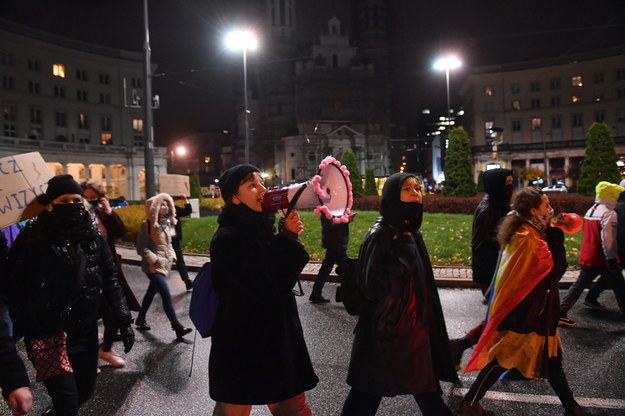 Protesty Strajku Kobiet wobec decyzji Trybunału Konstytucyjnego ws. aborcji trwają w Polsce od końca października / 	Radek Pietruszka   /PAP