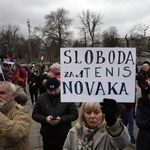 Protesty w Belgradzie i Melbourne. "Trzymają Djokovicia jak więźnia"