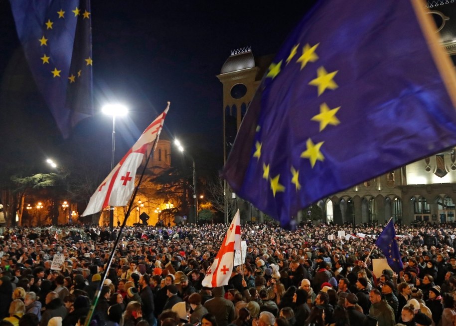 Protesty w Gruzji trwały od wtorku /ZURAB KURTSIKIDZE /PAP/EPA