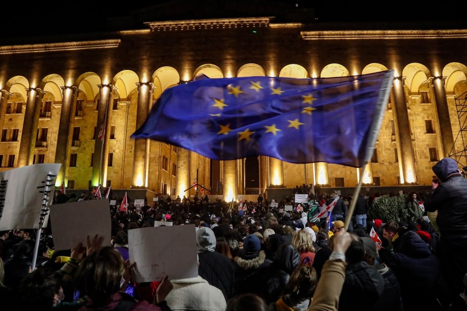 Protesty w Gruzji /ZURAB KURTSIKIDZE /PAP/EPA