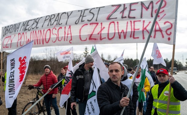 Protesty w Imielinie. Mieszkańcy chcą zamknięcia kopalni, górnicy nie chcą stracić pracy