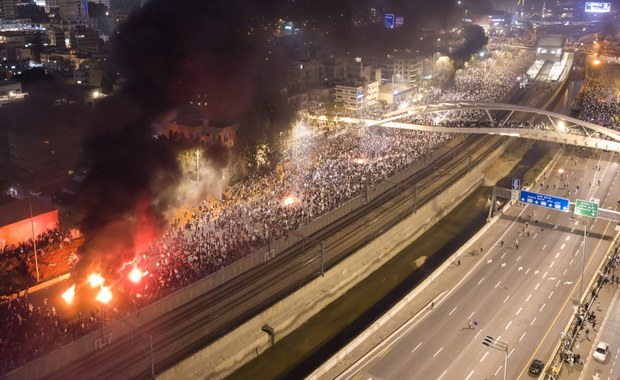 Protesty w Izraelu. "Haaretz": Netanjahu chce "zamrozić" reformę sądownictwa