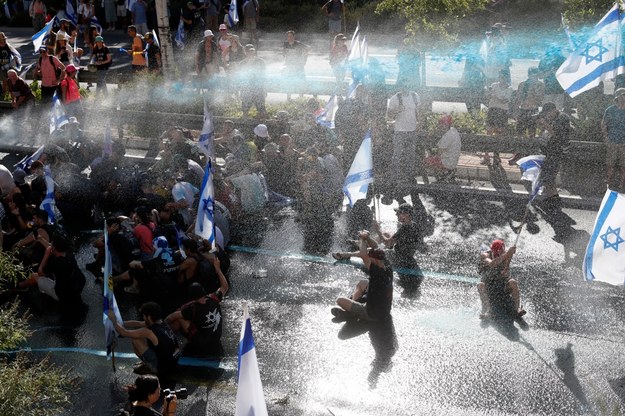 Protesty w Izraelu po ograniczeniu przez Kneset uprawnień Sądu Najwyższego /ATEF SAFADI  /PAP/EPA