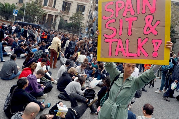 Protesty w Katalonii spowodowały duże utrudnienia komunikacyjne /TONI ALBIR /PAP/EPA
