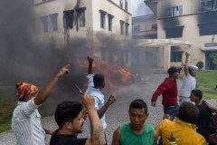 Protesty w Katmandu, pożar parlamentu