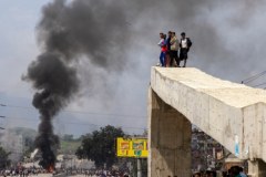 Protesty w Katmandu, pożar parlamentu