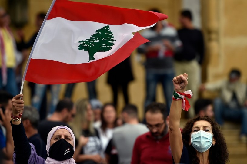 Protesty w Libanie /EPA/WAEL HAMZEH /PAP