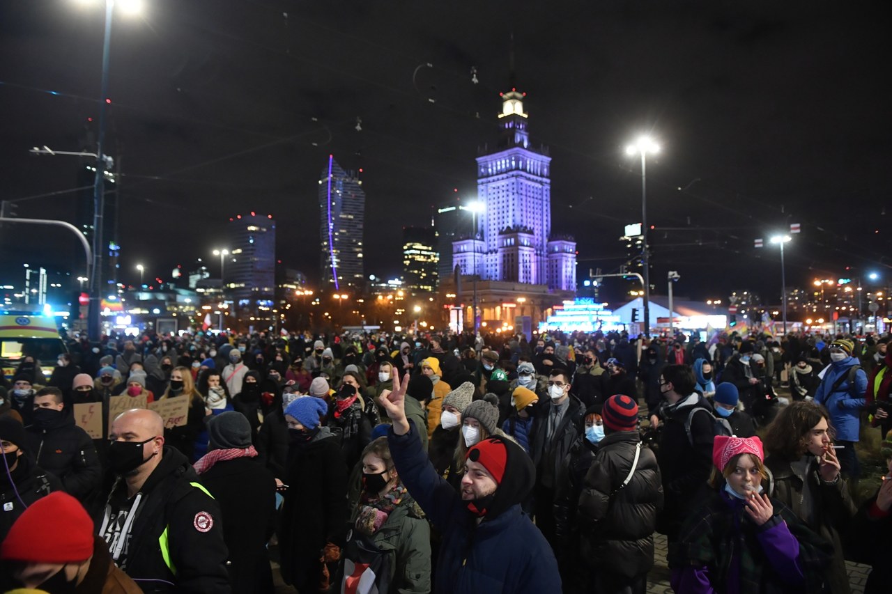 Protesty w polskich miastach po publikacji uzasadnienia do wyroku TK [RELACJA]