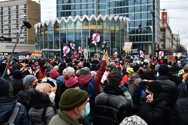 Protesty w sprawie zaostrzenia prawa aborcyjnego zgromadziły tłumy /Paweł Balinowski /RMF FM