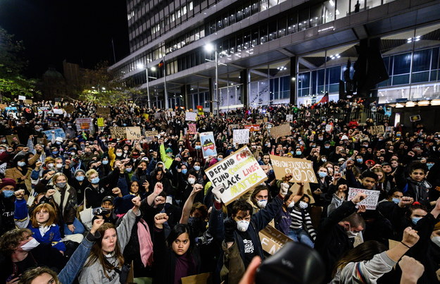 Protesty w związku ze śmiercią George'a Floyda obiegły cały świat. Na zdjęciu Sydney /James Gourley /PAP/EPA