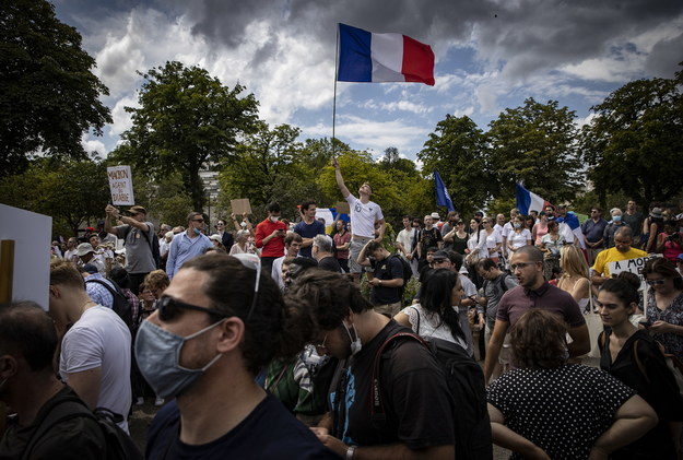 Protesty we Francji przeciwko paszportom covidowym /IAN LANGSDON /PAP/EPA