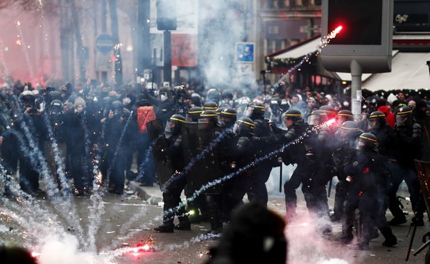 Protesty "żółtych kamizelek". Starcia z policją na ulicach Paryża
