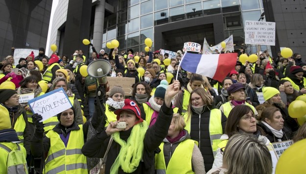 Protesty "żółtych kamizelek" w Paryżu /IAN LANGSDON /PAP/EPA