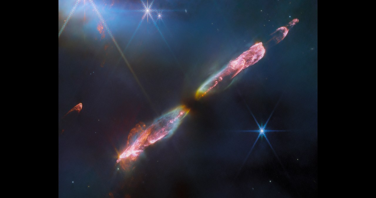 Protogwiazda HH 211 uchwycona przez Kosmiczny Teleskop Jamesa Webba /ESA/Webb, NASA, CSA, Tom Ray (Dublin) /materiał zewnętrzny