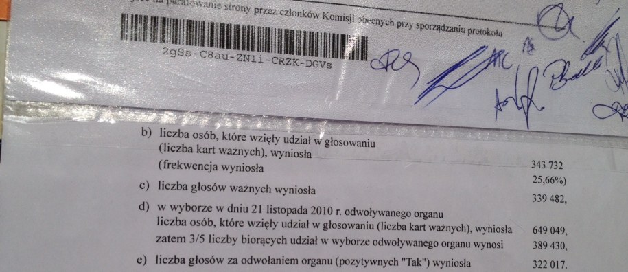 Protokół ze szczegółowymi wynikami referendum /Mariusz PIekarski /RMF FM