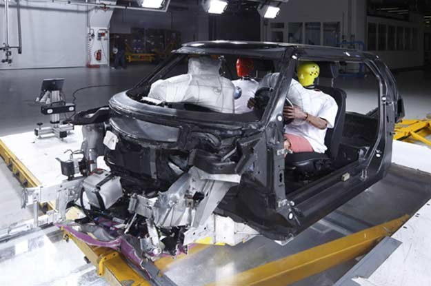 Prototyp BMW po crash teście w Garching /Informacja prasowa
