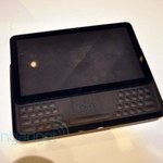 Prototyp tabletu Della z nietypową klawiaturą