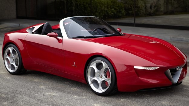 Prototypowa Alfa Romeo 2uettottanta z nadwoziem zaprojektowanym przez Pininfarinę (2010). /Alfa Romeo