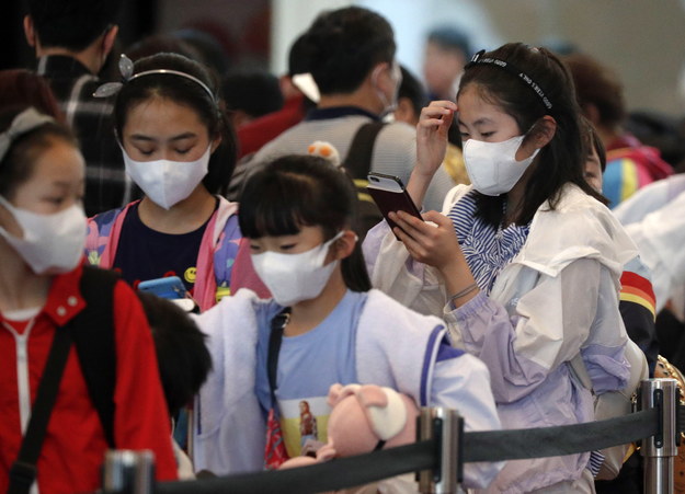 Prowincje Hubei i Guangdong ogłosiły najwyższy stopień zagrożenia /WALLACE WOON /PAP/EPA