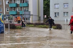 Prudnik na Opolszczyźnie. Trwa ewakuacja mieszkańców