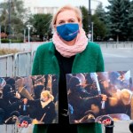 Prysnął gazem w twarz Barbary Nowackiej. Policjant oskarżony