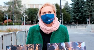 Prysnął gazem w twarz Barbary Nowackiej. Policjant oskarżony