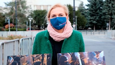 Prysnął gazem w twarz Barbary Nowackiej. Policjant oskarżony