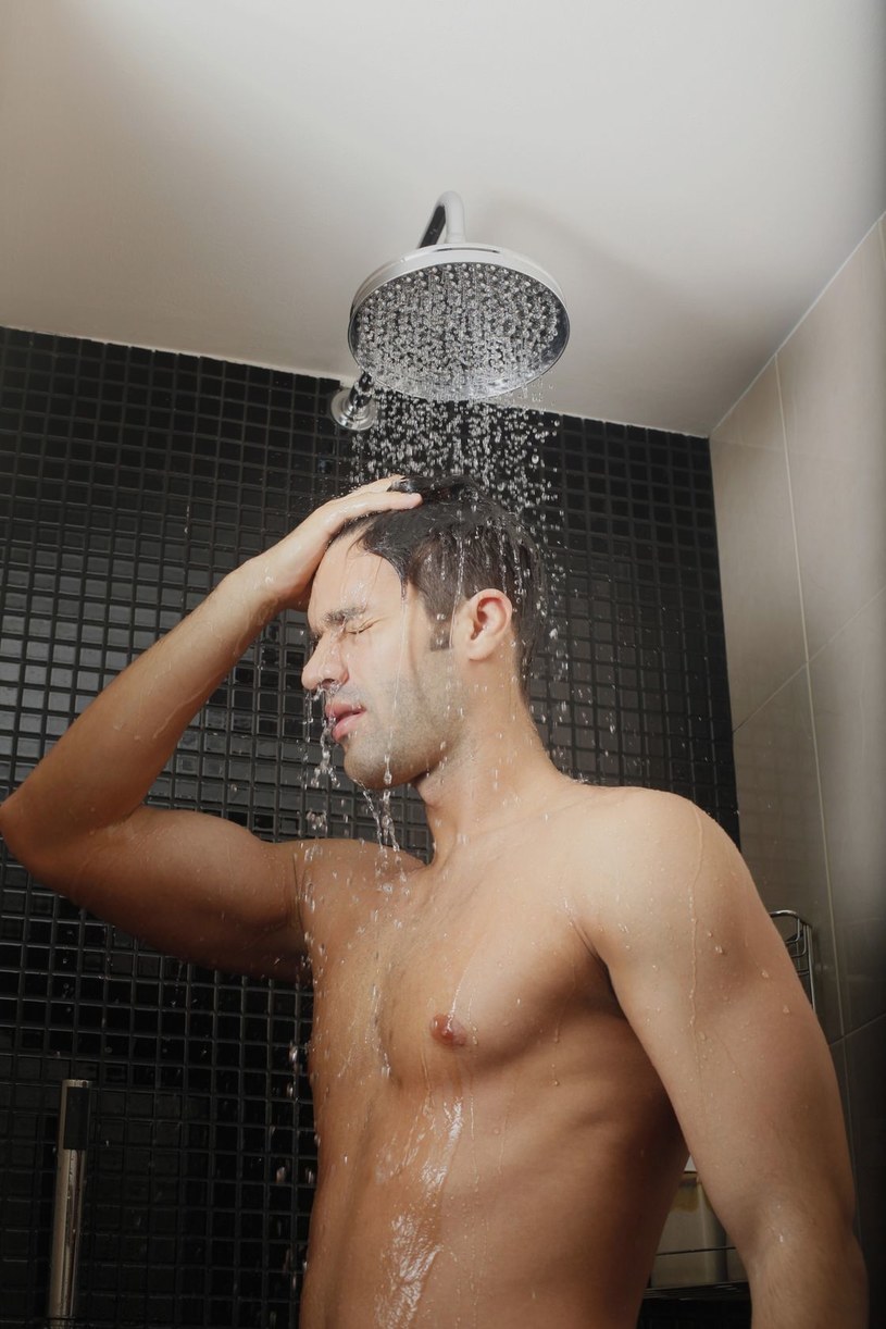 Prysznic może okazać się cichym zabójcą /123RF/PICSEL