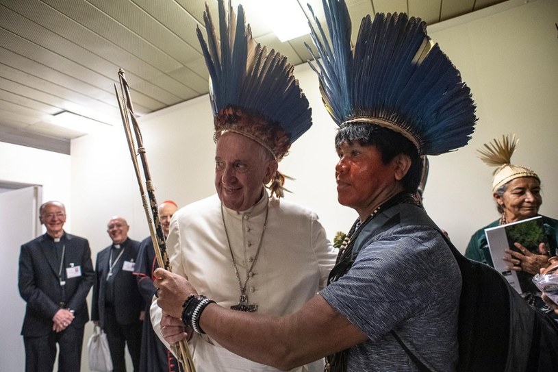 Prywatna audiencja amazońskiej społeczności u papieża Franciszka /VATICAN MEDIA HANDOUT /PAP/EPA