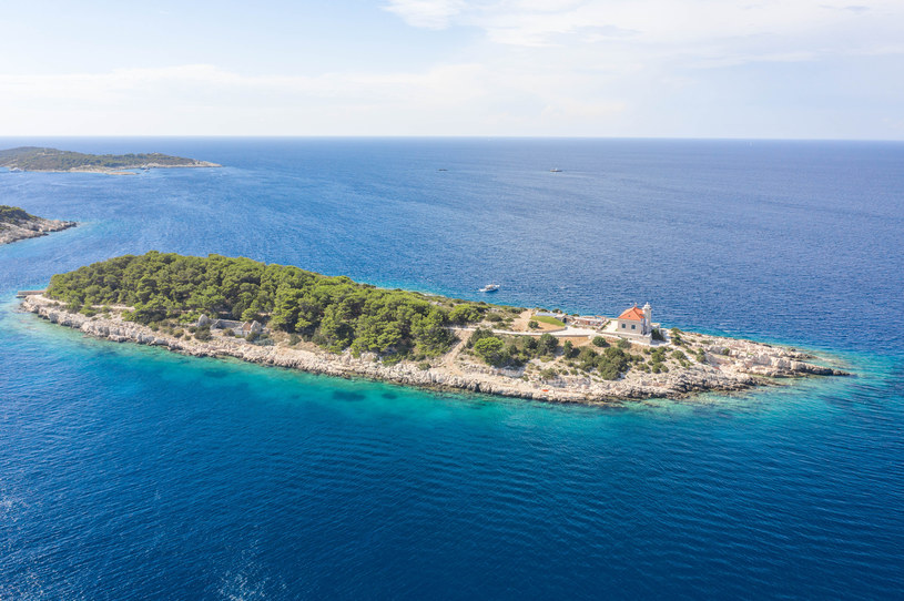 Prywatna wyspa  w pobliżu wybrzeży Chorwacji /123RF/PICSEL