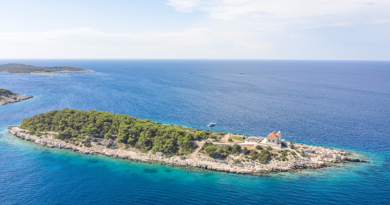 Prywatna wyspa  w pobliżu wybrzeży Chorwacji /123RF/PICSEL