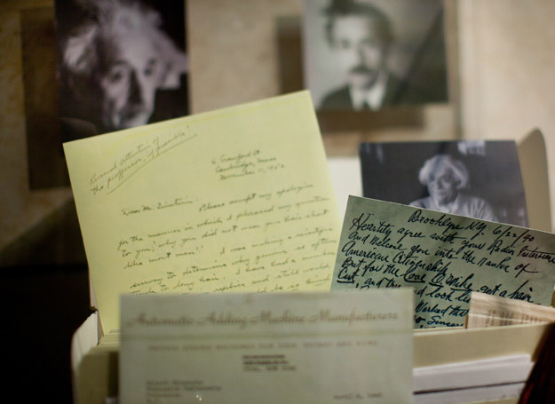 Prywatne zapiski i dokumenty Alberta Einsteina stają się dostępne w sieci! /Getty Images/Flash Press Media