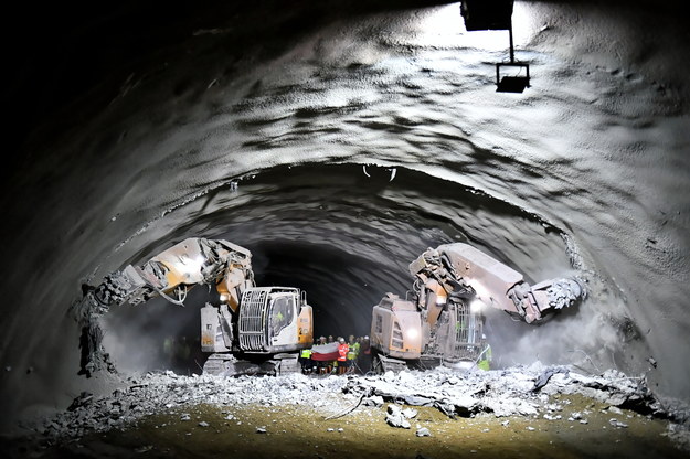 Przebicie tunelu na budowie drogi ekspresowej S3 odcinek Bolków - Kamienna Góra w miejscowości Sady Górne /Maciej Kulczyński /PAP