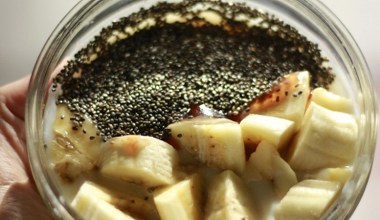 Przebija siemię lniane. Ma dużo kwasów omega-3, świetne dla jelit i serca