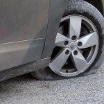 Przebili opony w 87 samochodach. "To zemsta za zakaz parkowania "