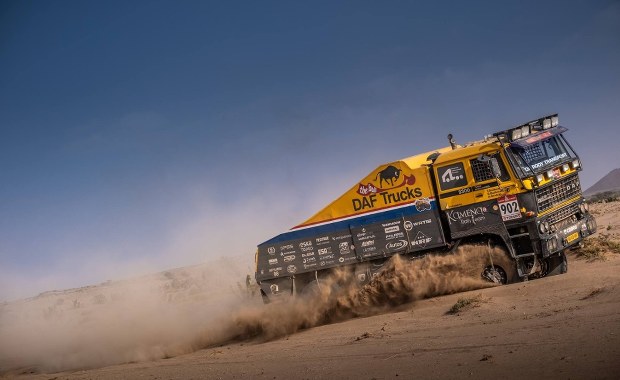 "Przebiliśmy dakarowy mur". Białkowski i Baśkiewicz w RMF FM o zwycięstwie w Dakar Classic