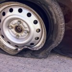 Przebita opona: Kiedy naprawa ma sens, a kiedy potrzebna jest wymiana