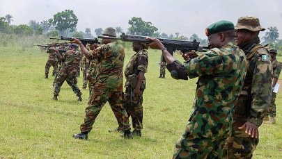 Przebrali się za żołnierzy i zabili ponad 200 osób